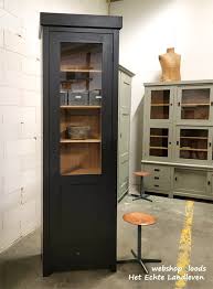 hoge smalle kast