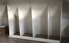 kast schuine wand